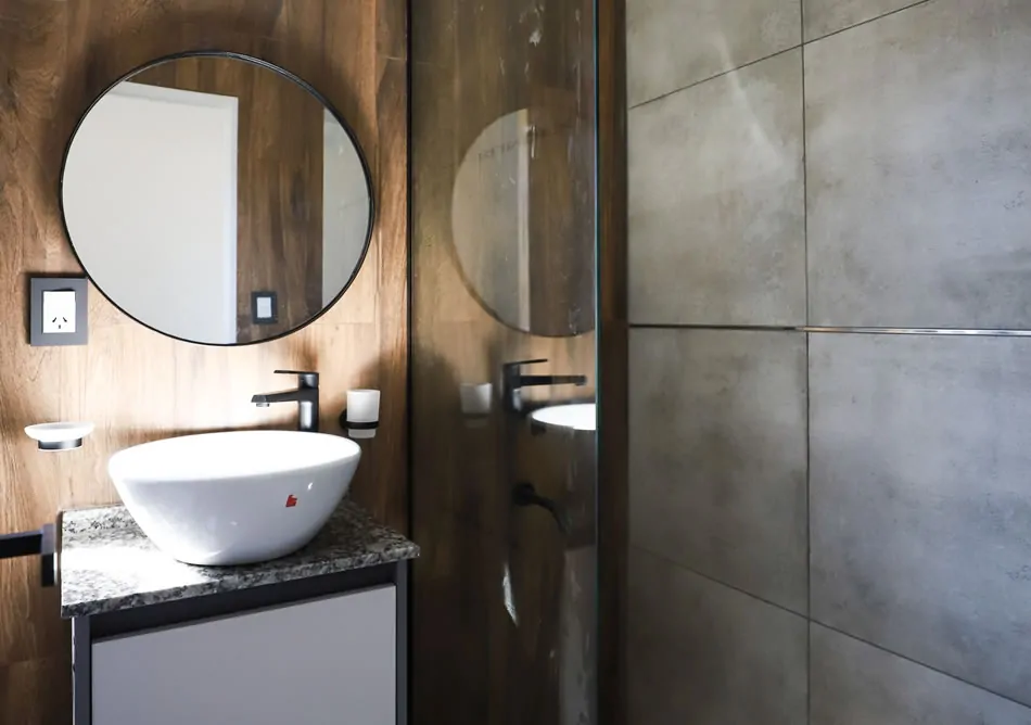 Un dormitorio detalle ba&ntilde;o